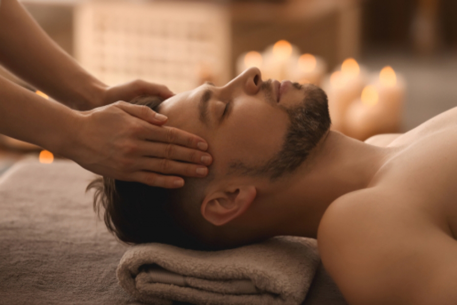 How does the massage therapist in Huntington Beach, CA help in services?